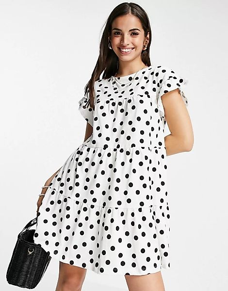 ASOS DESIGN – Gestuftes Hängerkleid in Schwarz-Weiß gepunktet mit Rüschenär günstig online kaufen