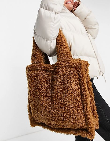 Jayley – Große Shopper-Tasche aus Lammfellimitat in Hellbraun günstig online kaufen