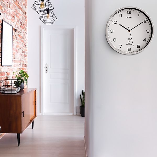 monzana Wanduhr (Funk Automatische Zeitumstellung Geräuscharm Quarzuhrwerk günstig online kaufen
