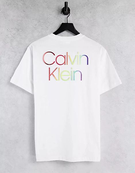 Calvin Klein – Pride – Locker geschnittenes T-Shirt in Weiß mit Rückenprint günstig online kaufen