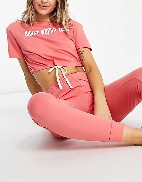 Brave Soul – Rotes Pyjama-Set aus T-Shirt mit Schriftzug und Hose günstig online kaufen