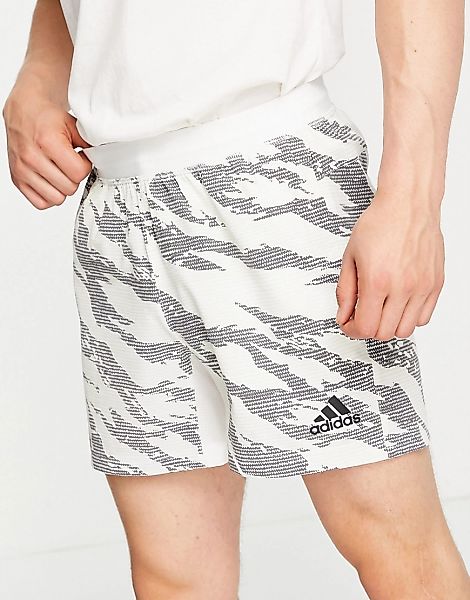 adidas Training – Shorts mit Military-Muster in Weiß günstig online kaufen