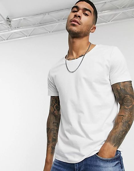 ASOS DESIGN – T-Shirt mit U-Ausschnitt in Weiß günstig online kaufen