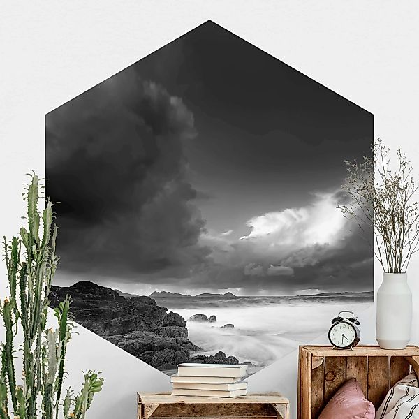 Hexagon Fototapete selbstklebend Sturm über der Küste günstig online kaufen