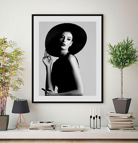 queence Bild mit Rahmen "oder Poster, Evgenia", Frau-Foto-Porträts-Portrait günstig online kaufen