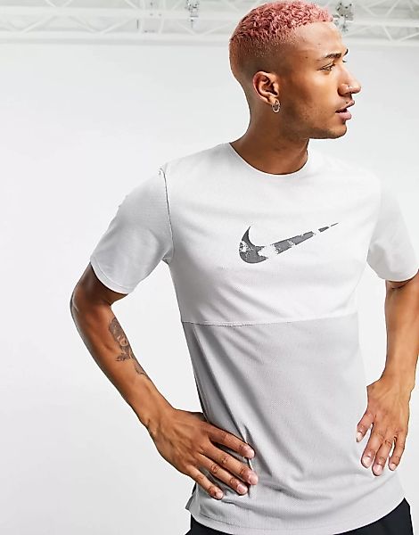 Nike Running – Wild Run – T-Shirt in Hellgrau mit Swoosh-Logo günstig online kaufen