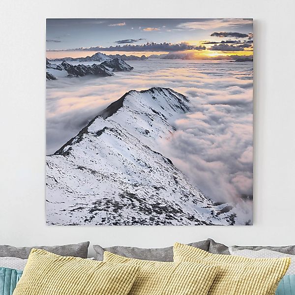 Leinwandbild Berg - Quadrat Blick über Wolken und Berge günstig online kaufen