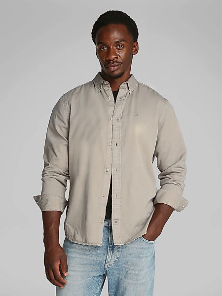 Calvin Klein Langarmhemd "GARMENT DYED LW TWILL L/S SHIRT", mit Logosticker günstig online kaufen
