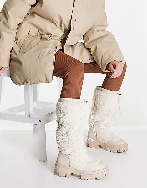 ASOS DESIGN – Casper – Stiefel für kaltes Wetter aus Teddyfell in Beige mit günstig online kaufen