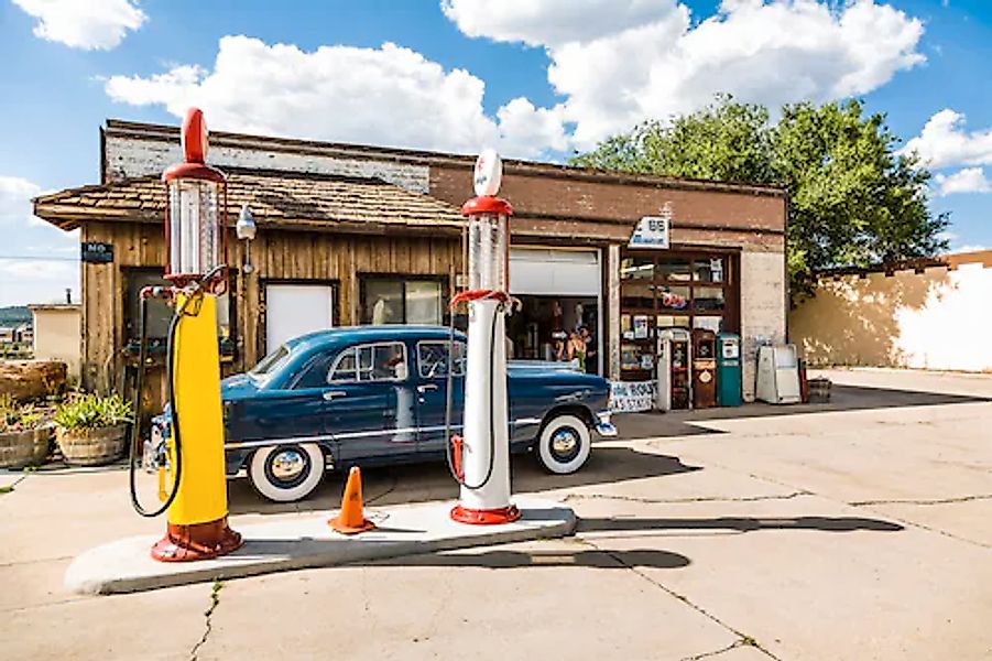 Papermoon Fototapete »RETRO TANKSTELLE-ROUTE 66 VINTAGE OLDTIMER USA CAR XX günstig online kaufen