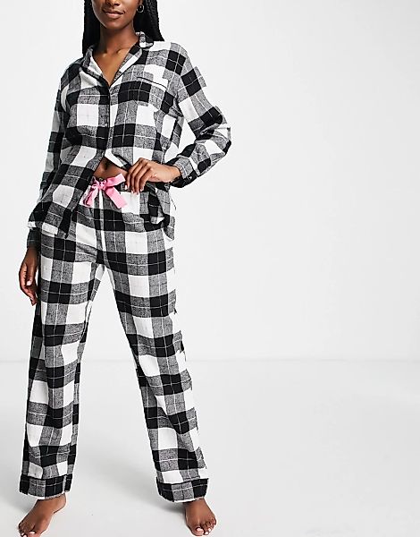 New Look – Kariertes Pyjama-Set aus Flanell in Schwarz mit Reverskragen günstig online kaufen
