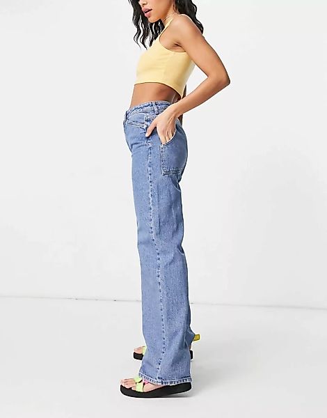 NA-KD – Weit geschnittene Jeans in Mittelblau mit hohem Bund günstig online kaufen