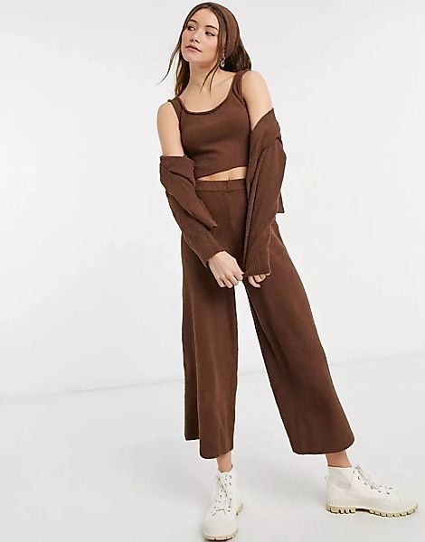 Monki – Calah – Weit geschnittene Hose aus flauschigem Strick in Braun, Kom günstig online kaufen