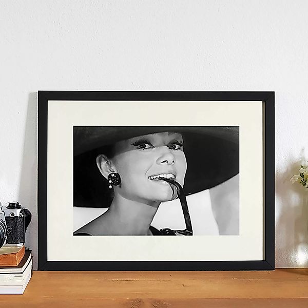 home24 Bild Audrey Hepburn and Sunglasses günstig online kaufen