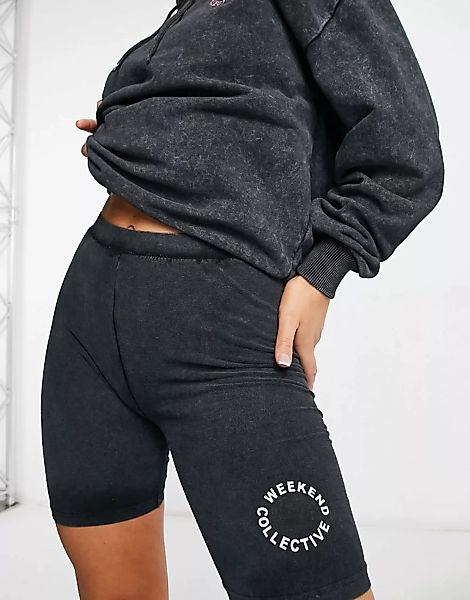 ASOS – Weekend Collective – Legging-Shorts mit Logo in verwaschenem Anthraz günstig online kaufen