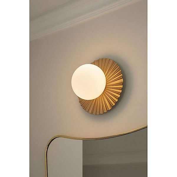 Nuura Wandlampe Liila Muuse, Ø 20 cm, IP44, gold/opal günstig online kaufen