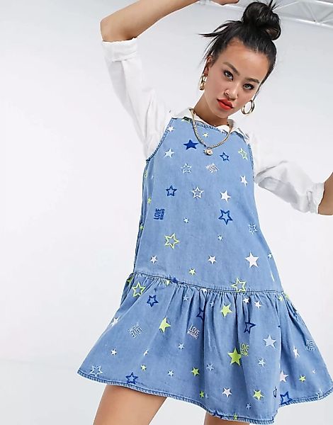 Love Moschino – Hängerkleid aus Jeansstoff mit Sternemuster in Blau günstig online kaufen