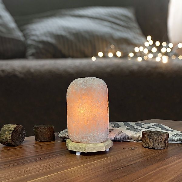 SoftBowl Tischleuchte Salzkristall-Tischlampe Natursalzlampe auf Holzbeinen günstig online kaufen