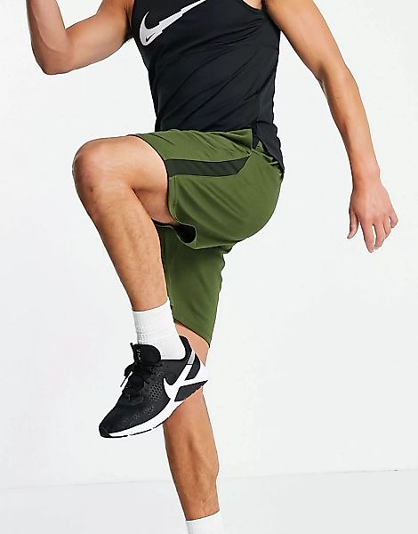 Nike Training – Shorts aus Strick in Khaki-Grün günstig online kaufen