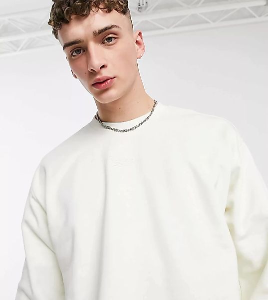 Reebok Classics – Sweatshirt in gebrochenem Weiß mit mittigem Logo, exklusi günstig online kaufen