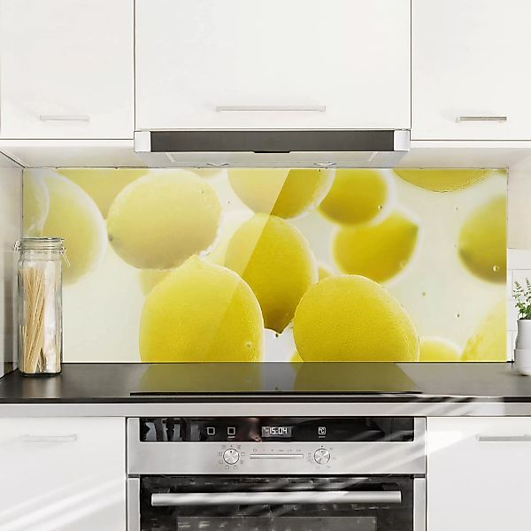 Glas Spritzschutz Gemüse & Obst - Panorama Zitronen im Wasser günstig online kaufen