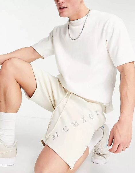 ASOS DESIGN – Oversize-Shorts aus Scuba-Stoff mit römischer Zifferstickerei günstig online kaufen