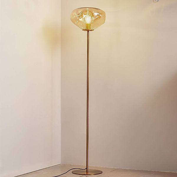 Lindby Stehleuchte Lelia, amber, Glas, Metall, 150 cm günstig online kaufen