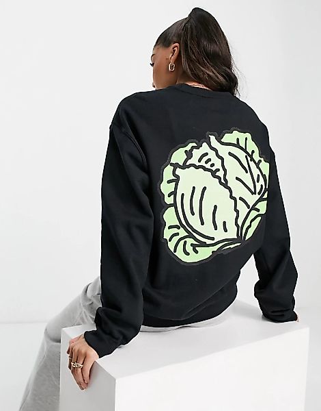 New Love Club – Sweatshirt mit Gemüse-Grafikprint am Rücken-Schwarz günstig online kaufen