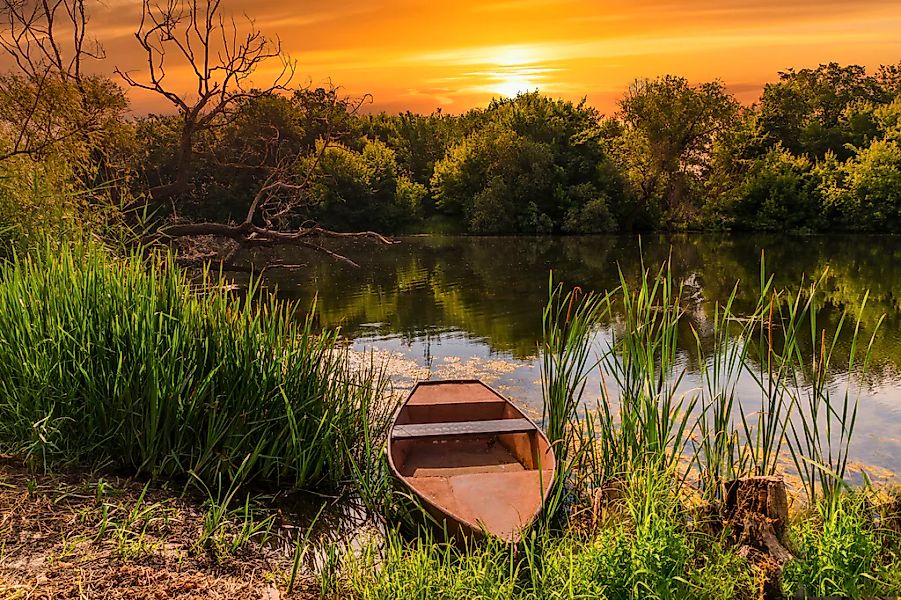 Papermoon Fototapete "STRAND-SEE BOOT WALD SONNENUNTERGANG BÄUME FLUSS IDYL günstig online kaufen