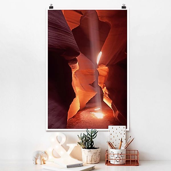 Poster Natur & Landschaft - Hochformat Lichtschacht im Antelope Canyon günstig online kaufen