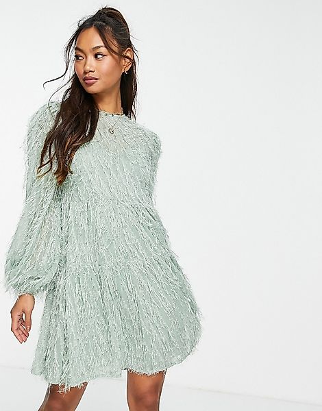 ASOS DESIGN – Gestuftes Minikleid in flauschiger Textur in Salbeigrün günstig online kaufen