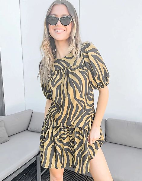 ASOS DESIGN – Mini-Hängerkleid mit Zebramuster in Schwarz und Khaki-Grün günstig online kaufen