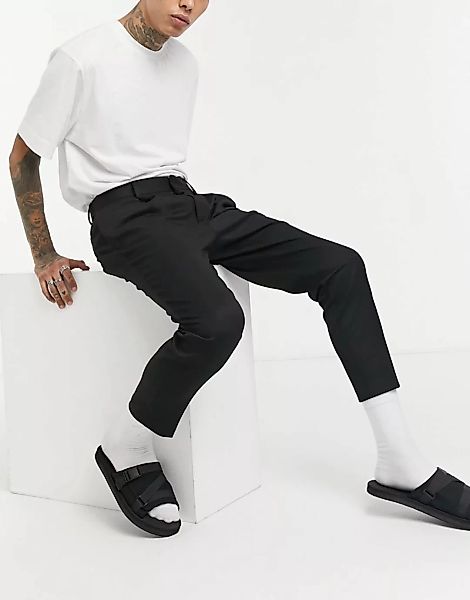 ASOS DESIGN – Elegante, schmal zulaufende Hose in Schwarz günstig online kaufen