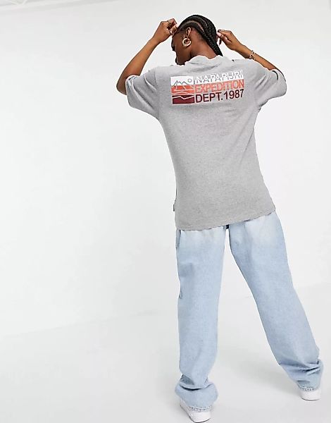 Napapijri – Sole – T-Shirt mit Grafikprint hinten in Grau günstig online kaufen