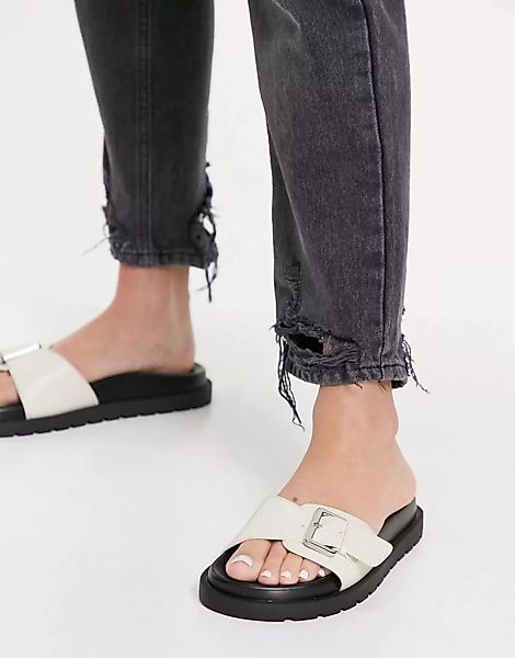 Bershka – Slider-Sandalen mit Schnallen in Buttermilch-Weiß günstig online kaufen
