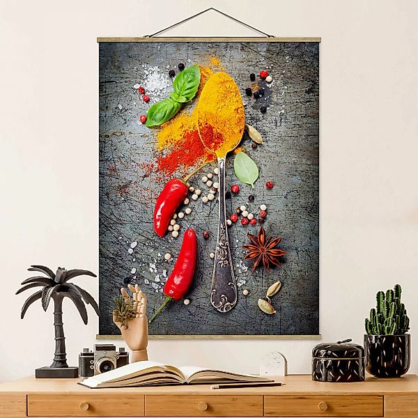 Stoffbild Küche mit Posterleisten - Hochformat Löffel mit Gewürzen günstig online kaufen