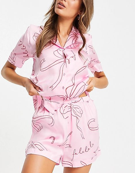 ASOS DESIGN – Pyjama-Set aus Satin in Rosa mit kurzärmligem Hemd und Shorts günstig online kaufen