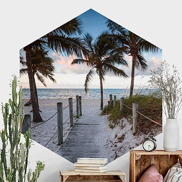 Hexagon Fototapete selbstklebend Palmen am Steg zum Meer günstig online kaufen