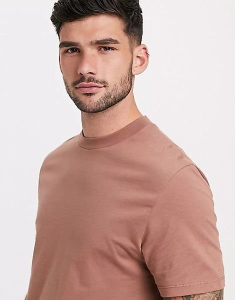 ASOS DESIGN – Lang geschnittenes T-Shirt in Braun mit Seitenschlitzen günstig online kaufen