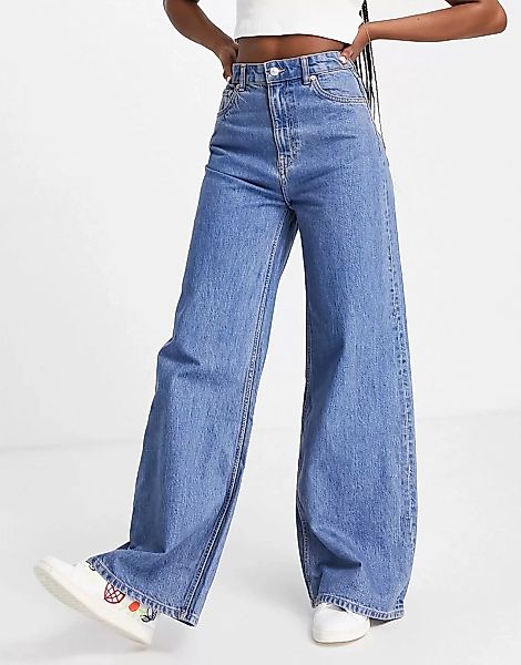 Weekday – Ace – Jeans aus Bio-Baumwolle in mittelblauer Waschung mit hohem günstig online kaufen