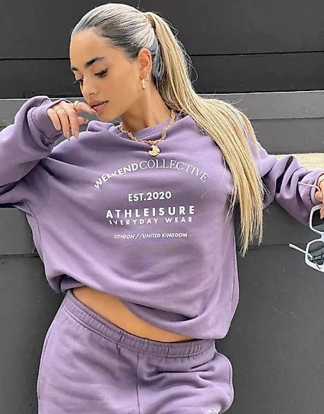ASOS – Weekend Collective – Oversize-Sweatshirt in Aubergine mit geschwunge günstig online kaufen
