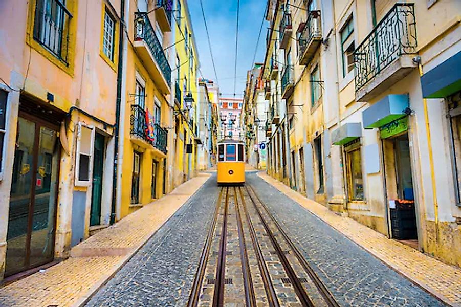 Papermoon Fototapete »LISSABON-GASSE-PORTUGAL ALT BAHN ATLANTIK STADT STRAß günstig online kaufen