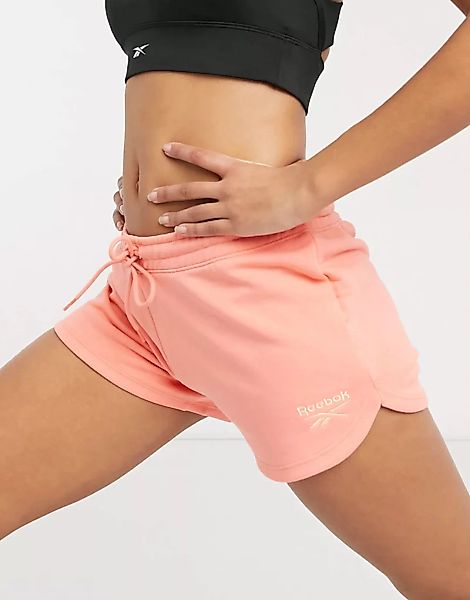 Reebok – Training – Kurze Shorts aus Frottee in verwaschenem Orange günstig online kaufen