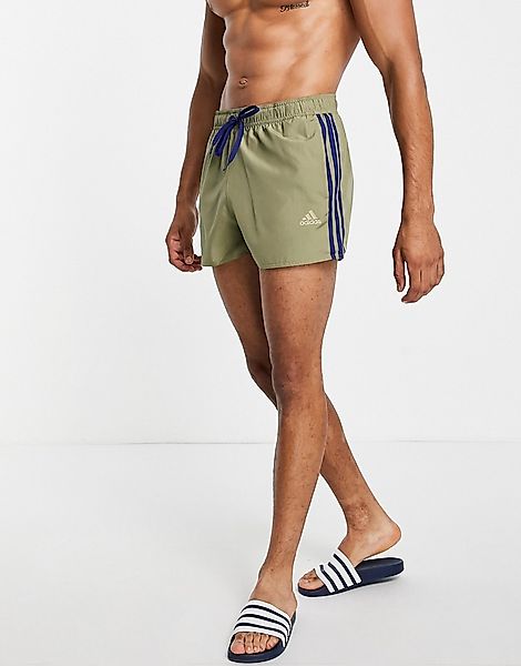 adidas – Swimming – Shorts in Khaki mit den drei Streifen-Grün günstig online kaufen