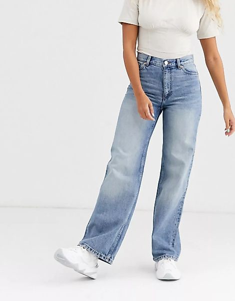 Monki – Yoko – Mittelblaue Jeans aus Bio-Baumwolle mit weiten Beinen günstig online kaufen