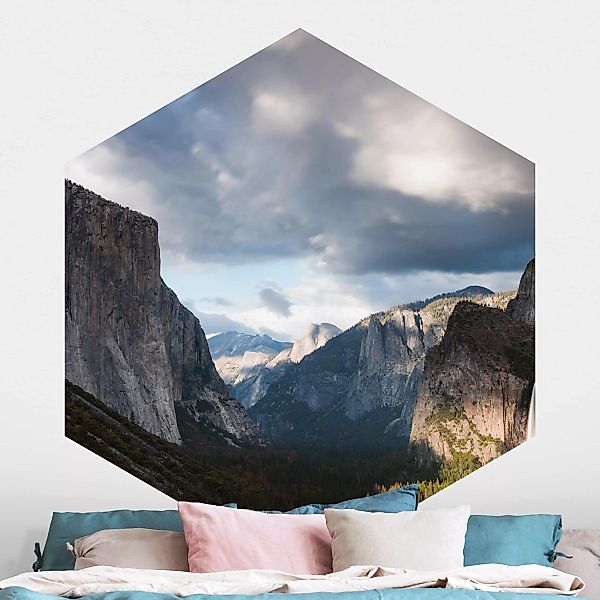 Hexagon Fototapete selbstklebend Wolken über Berglandschaft günstig online kaufen