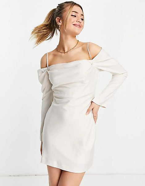 Forever New – Minikleid aus Satin mit drapiertem schulterfreiem Design in W günstig online kaufen