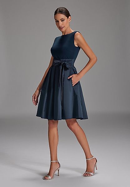 SWING Cocktailkleid Taillierter Schnitt mit ausgestelltem günstig online kaufen