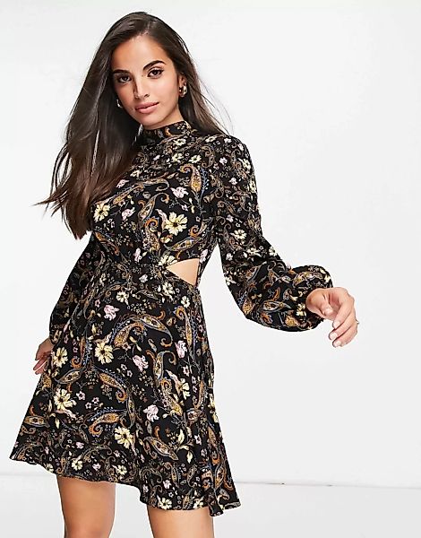 Miss Selfridge – Ausgestelltes Kleid mit Zierausschnitt und Paisleymuster-S günstig online kaufen
