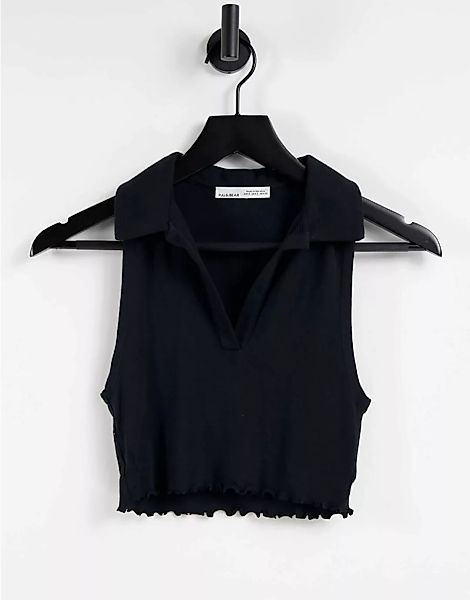 Pull&Bear – Kurz geschnittenes Polo-T-Shirt mit V-Ausschnitt und Wellensaum günstig online kaufen